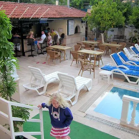 Efe Maris Apart *